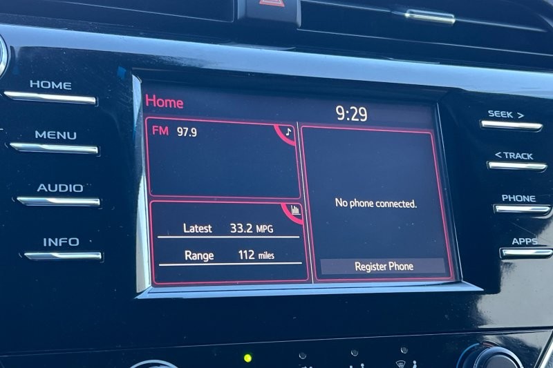 Toyota Camry Vehicle Full-screen Gallery Image 17