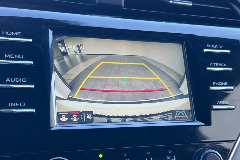 Toyota Camry Vehicle Full-screen Gallery Image 18