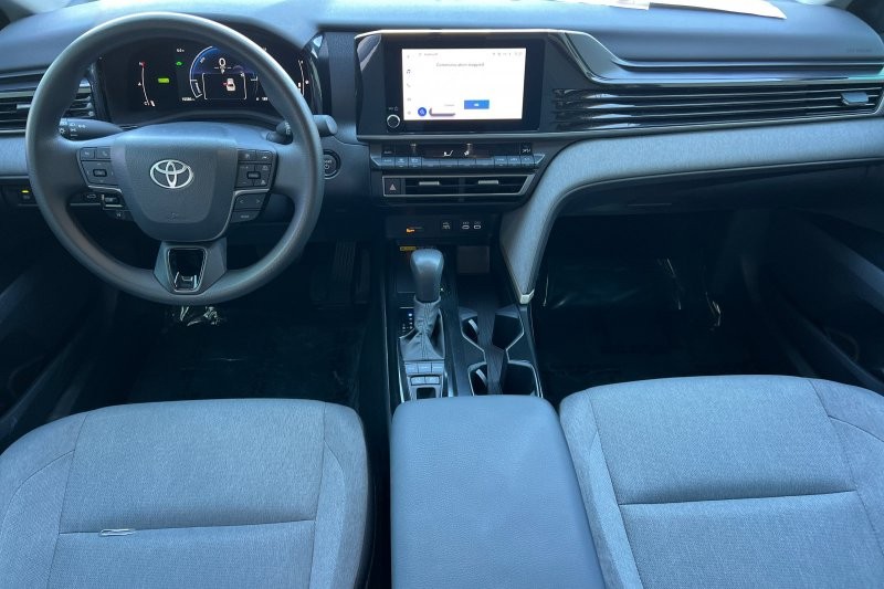 Toyota Camry Vehicle Full-screen Gallery Image 13