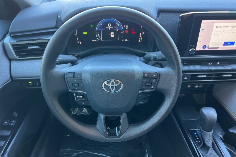 Toyota Camry Vehicle Full-screen Gallery Image 14