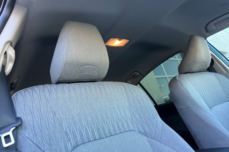 Toyota Camry Vehicle Full-screen Gallery Image 16