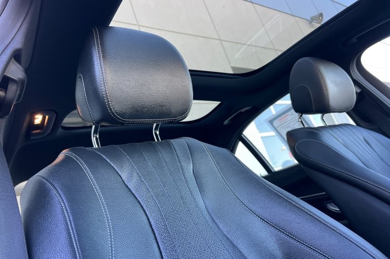 Mercedes-Benz E-Class Vehicle Full-screen Gallery Image 16