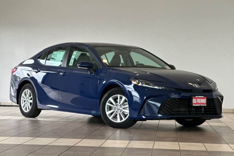 Toyota Camry Vehicle Full-screen Gallery Image 02