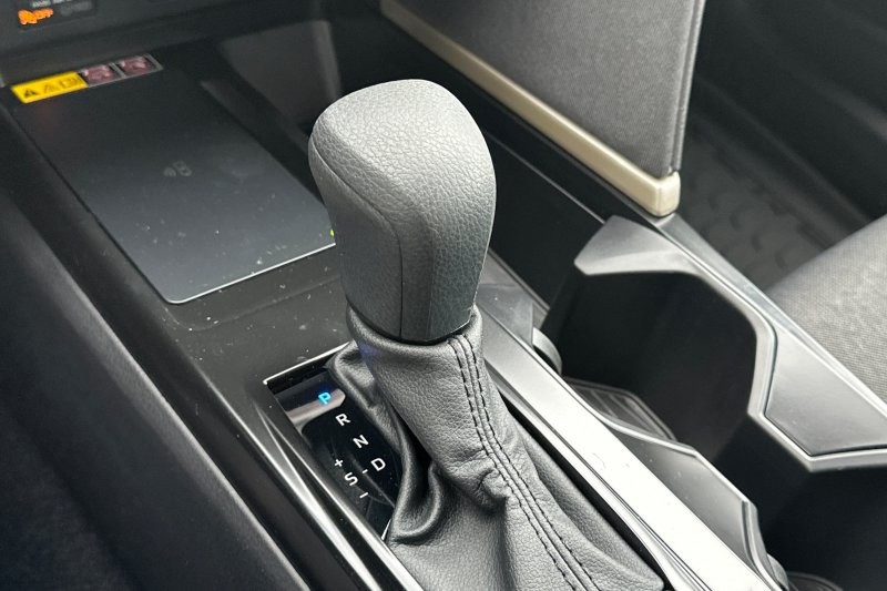 Toyota Camry Vehicle Full-screen Gallery Image 19