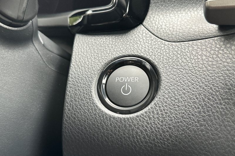 Toyota Camry Vehicle Full-screen Gallery Image 20