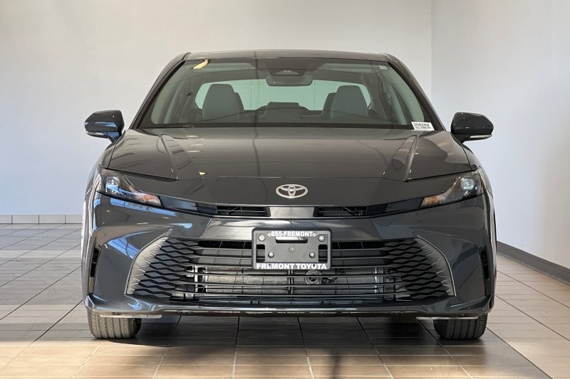 Toyota Camry Vehicle Full-screen Gallery Image 06