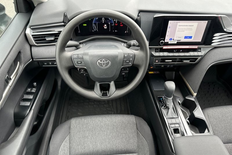 Toyota Camry Vehicle Full-screen Gallery Image 13