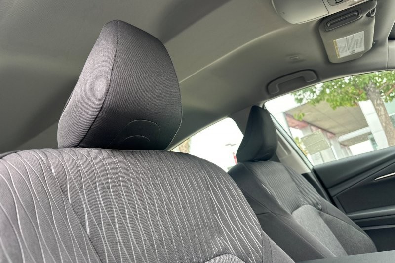 Toyota Camry Vehicle Full-screen Gallery Image 15