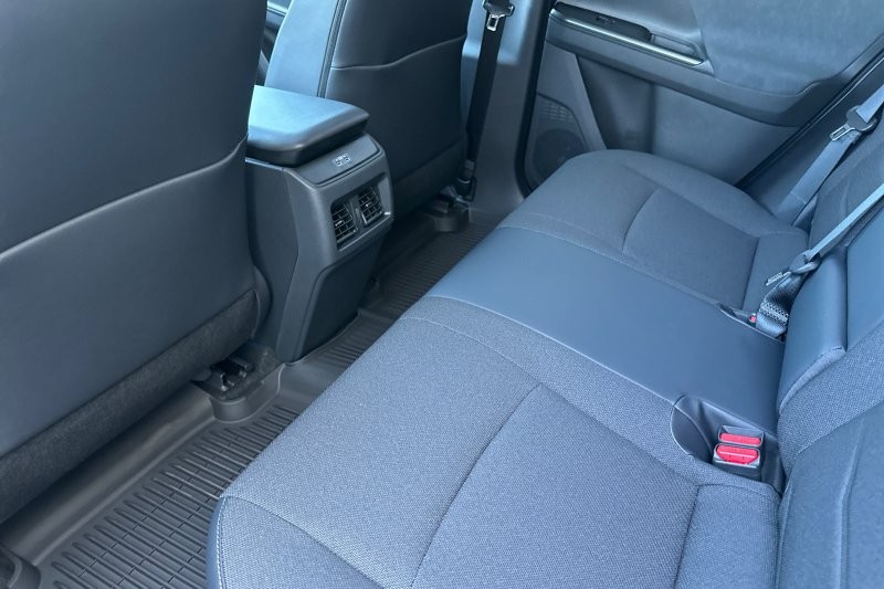 Toyota C-HR Vehicle Full-screen Gallery Image 13