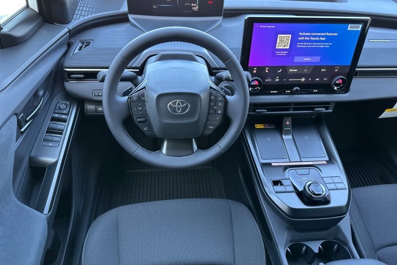 Toyota C-HR Vehicle Full-screen Gallery Image 16