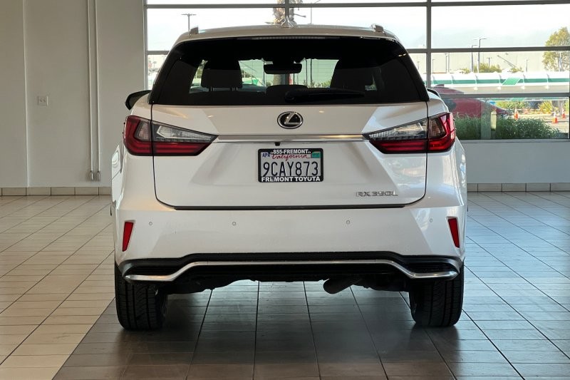 Lexus RX Vehicle Full-screen Gallery Image 05