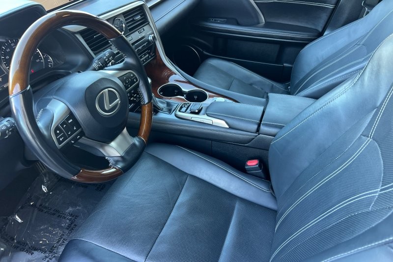 Lexus RX Vehicle Full-screen Gallery Image 10