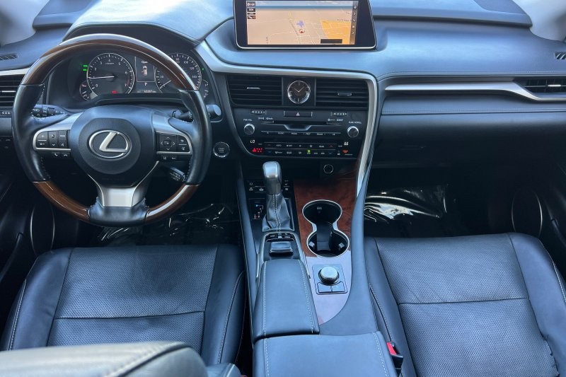 Lexus RX Vehicle Full-screen Gallery Image 13