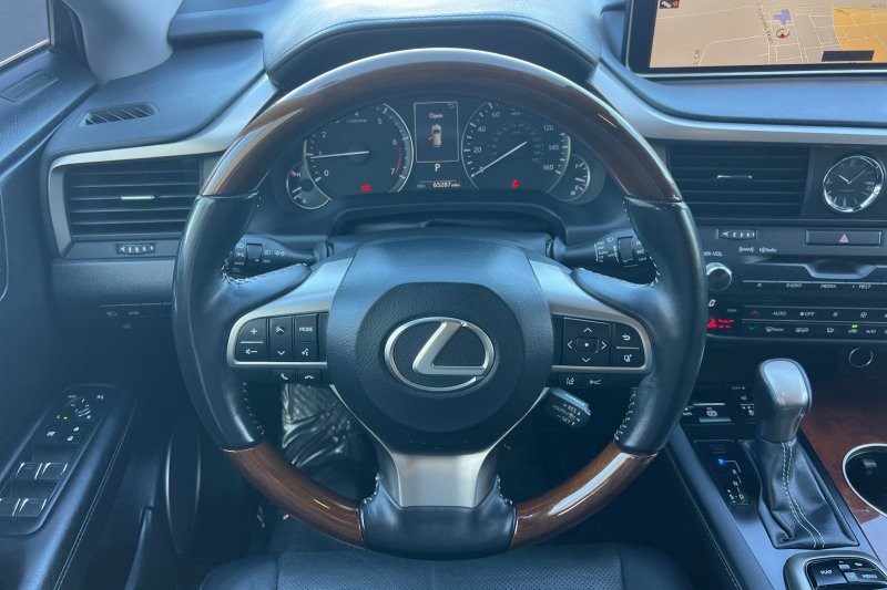 Lexus RX Vehicle Full-screen Gallery Image 14