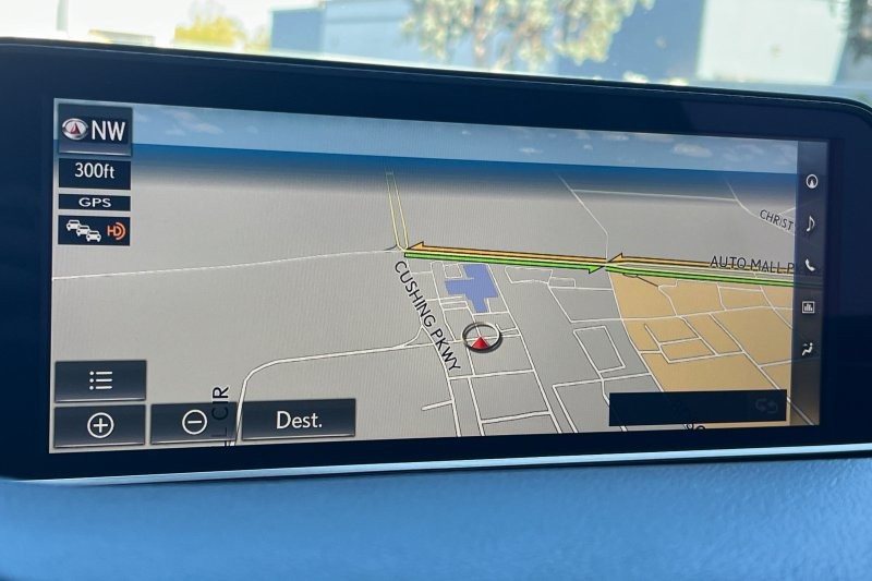 Lexus RX Vehicle Full-screen Gallery Image 19