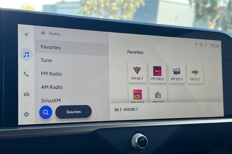 Toyota Crown Signia Vehicle Full-screen Gallery Image 18