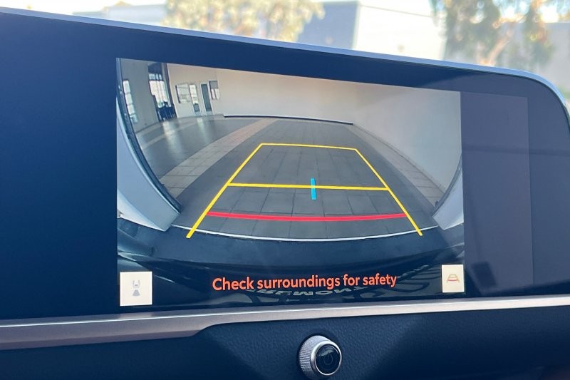 Toyota Crown Signia Vehicle Full-screen Gallery Image 19