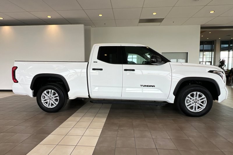 Toyota Tundra 2WD Vehicle Full-screen Gallery Image 03