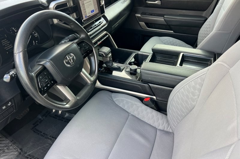 Toyota Tundra 2WD Vehicle Full-screen Gallery Image 10