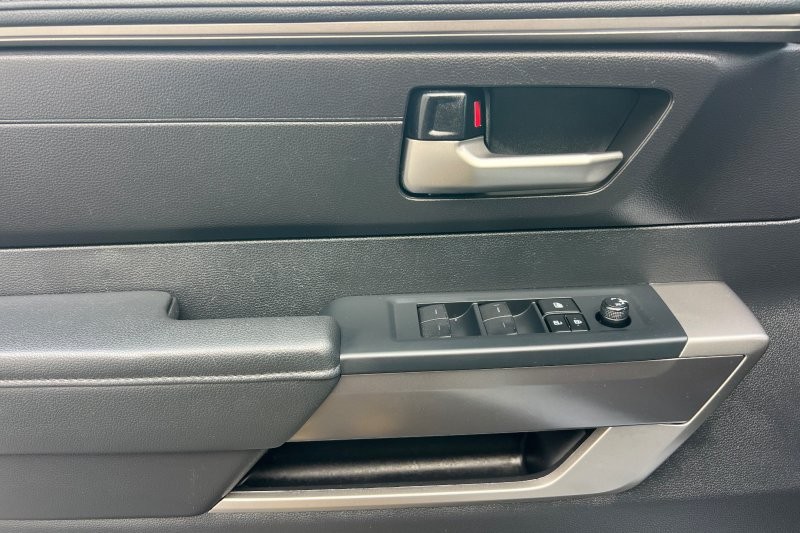 Toyota Tundra 2WD Vehicle Full-screen Gallery Image 11