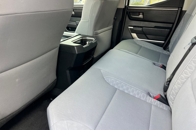 Toyota Tundra 2WD Vehicle Full-screen Gallery Image 12