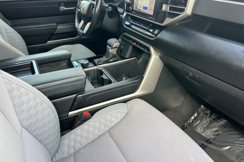 Toyota Tundra 2WD Vehicle Full-screen Gallery Image 15