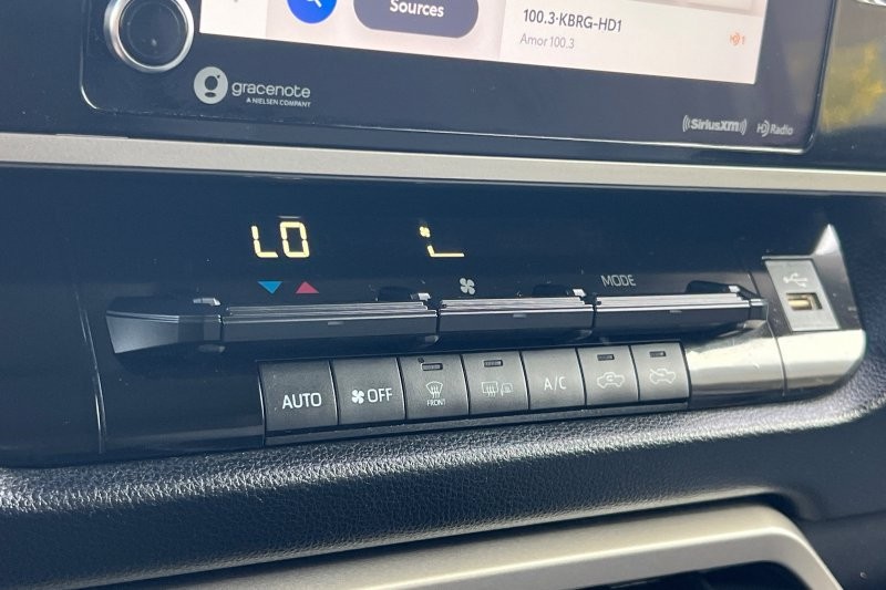Toyota Tundra 2WD Vehicle Full-screen Gallery Image 19