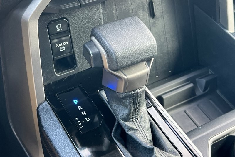 Toyota Tundra 2WD Vehicle Full-screen Gallery Image 20