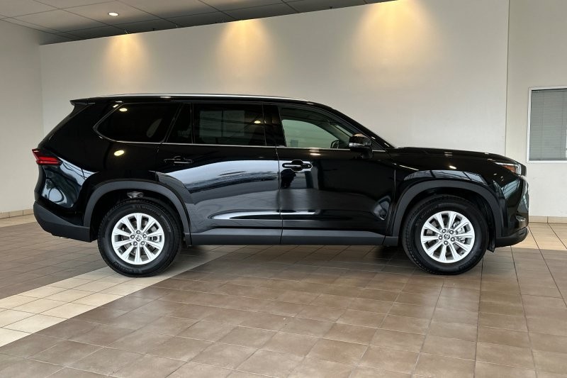 Toyota Grand Highlander Vehicle Full-screen Gallery Image 03