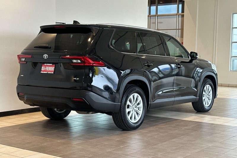 Toyota Grand Highlander Vehicle Full-screen Gallery Image 04