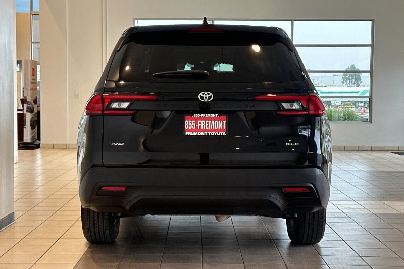 Toyota Grand Highlander Vehicle Full-screen Gallery Image 05