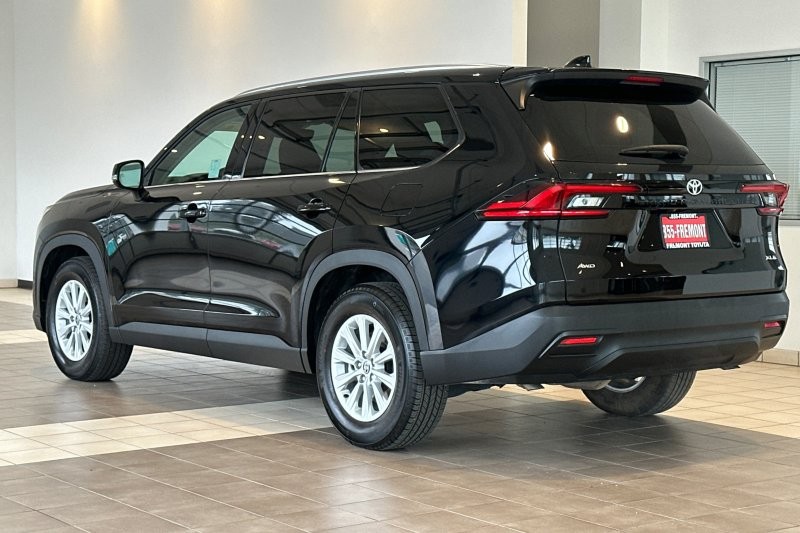Toyota Grand Highlander Vehicle Full-screen Gallery Image 06