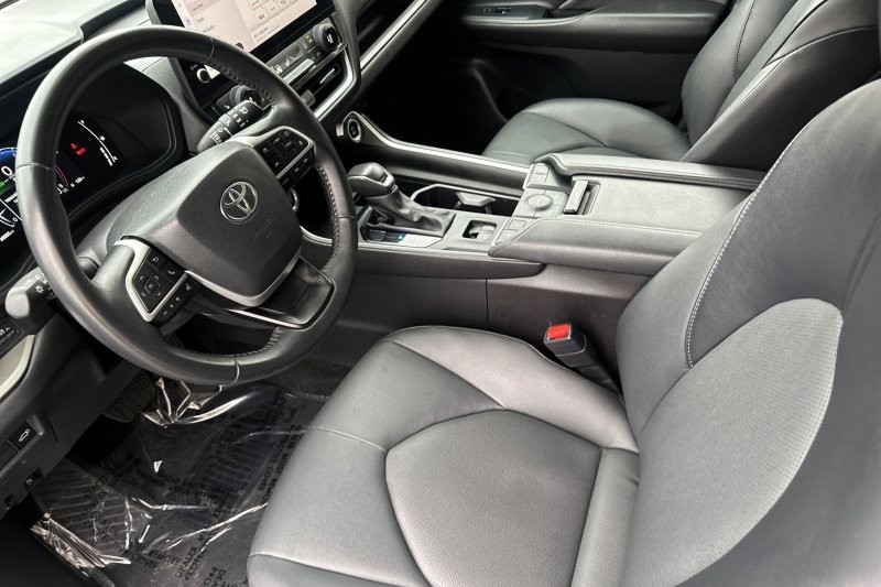 Toyota Grand Highlander Vehicle Full-screen Gallery Image 10