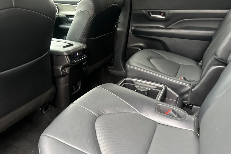 Toyota Grand Highlander Vehicle Full-screen Gallery Image 12