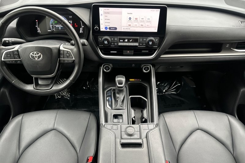 Toyota Grand Highlander Vehicle Full-screen Gallery Image 13