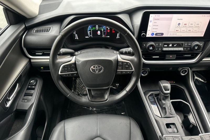 Toyota Grand Highlander Vehicle Full-screen Gallery Image 14