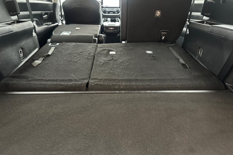 Toyota Grand Highlander Vehicle Full-screen Gallery Image 16