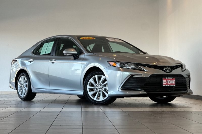 Toyota Camry Vehicle Full-screen Gallery Image 02