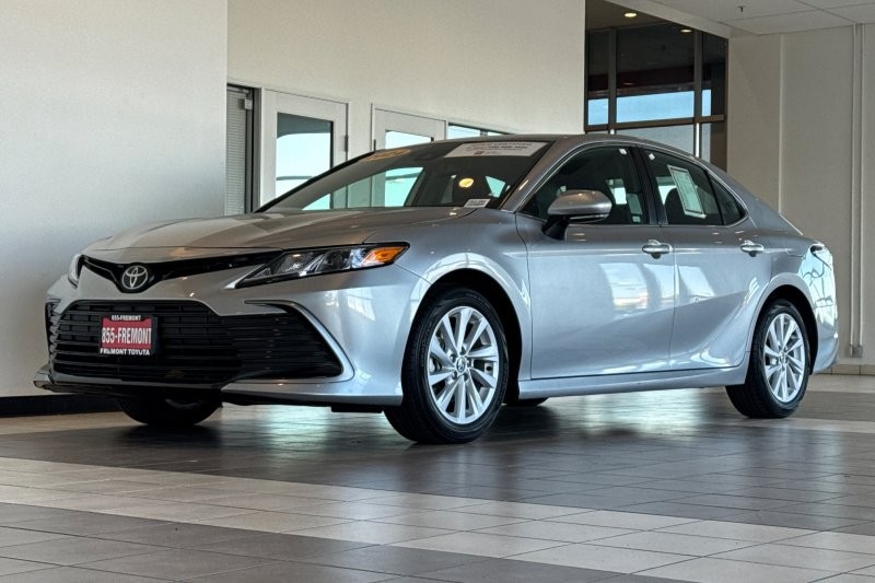 Toyota Camry Vehicle Full-screen Gallery Image 08
