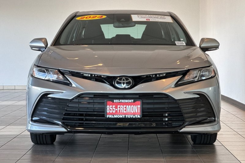 Toyota Camry Vehicle Full-screen Gallery Image 09