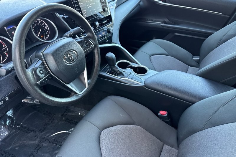 Toyota Camry Vehicle Full-screen Gallery Image 10
