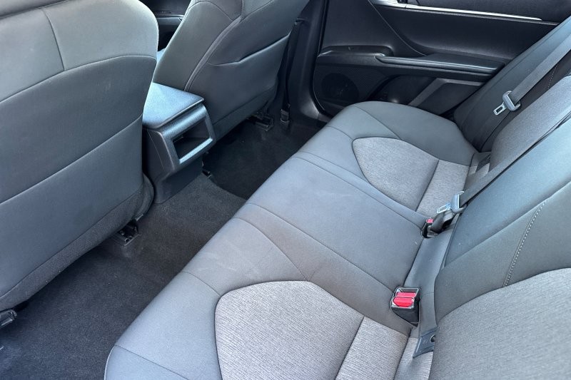 Toyota Camry Vehicle Full-screen Gallery Image 12