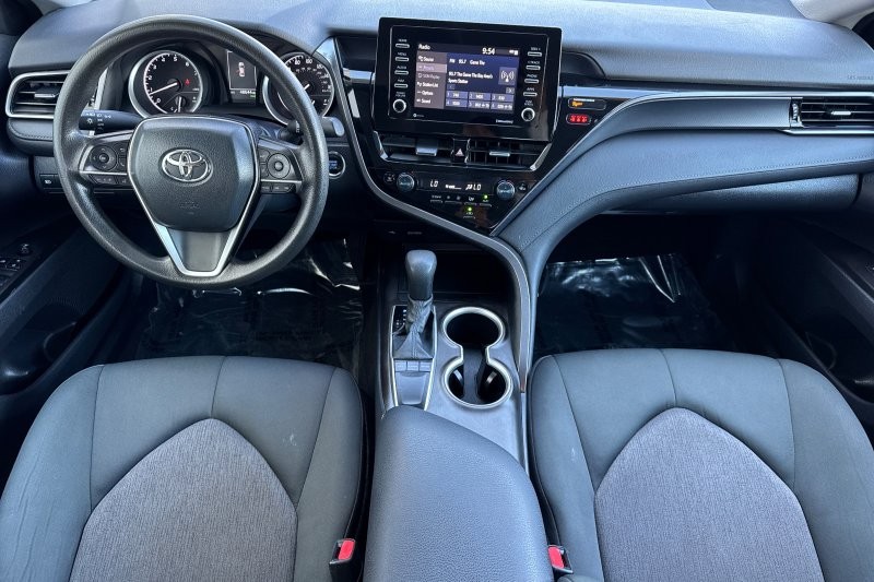 Toyota Camry Vehicle Full-screen Gallery Image 13