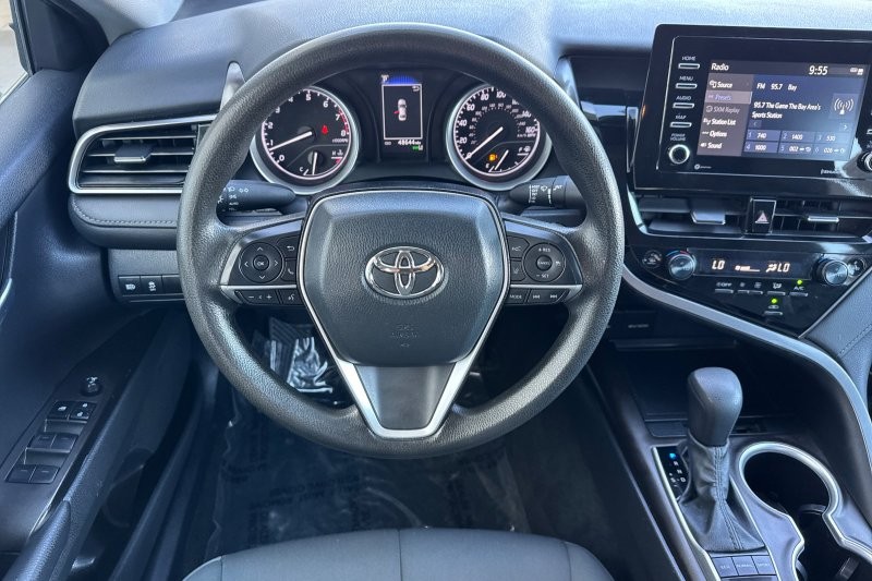 Toyota Camry Vehicle Full-screen Gallery Image 14