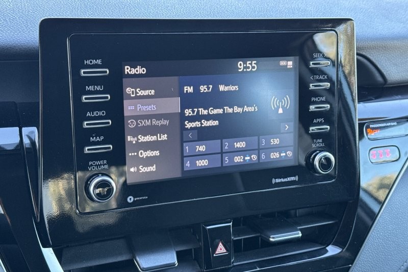 Toyota Camry Vehicle Full-screen Gallery Image 17