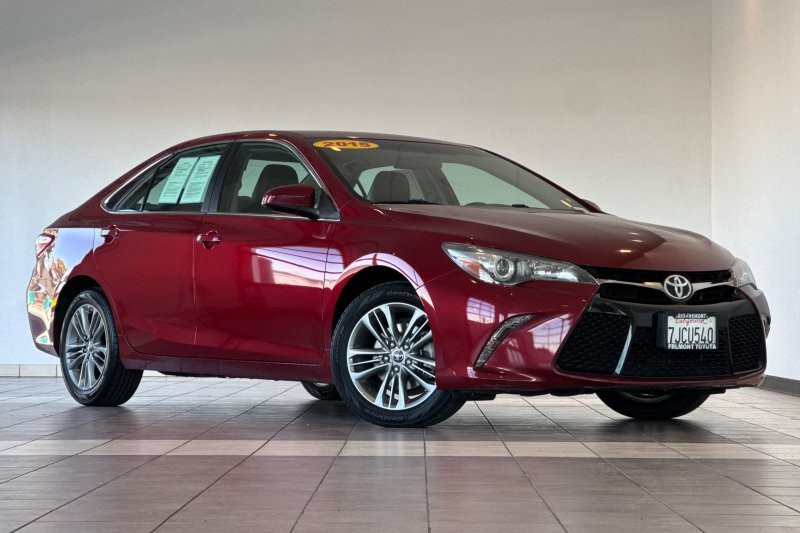Toyota Camry Vehicle Full-screen Gallery Image 02