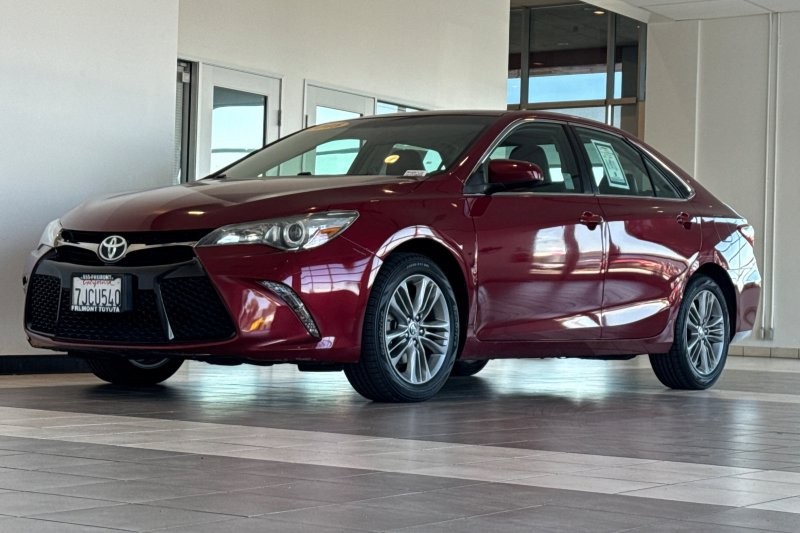 Toyota Camry Vehicle Full-screen Gallery Image 08