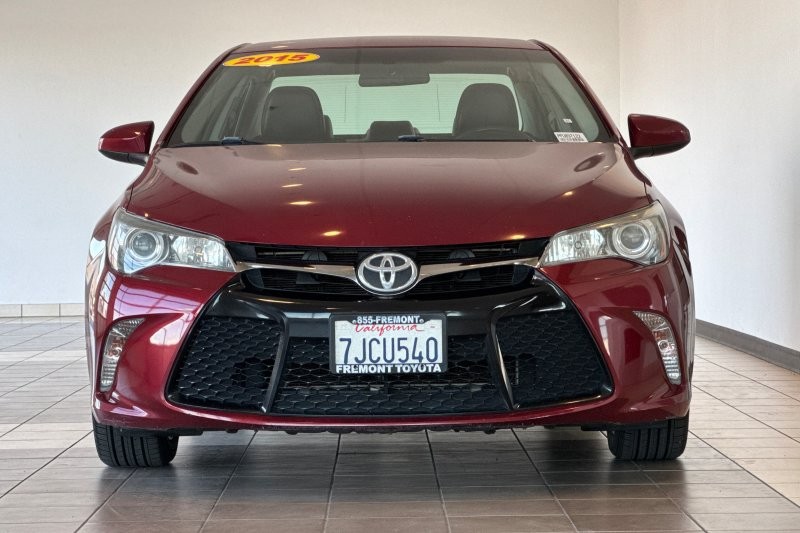 Toyota Camry Vehicle Full-screen Gallery Image 09