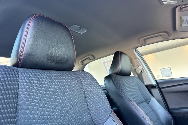 Toyota Camry Vehicle Full-screen Gallery Image 16