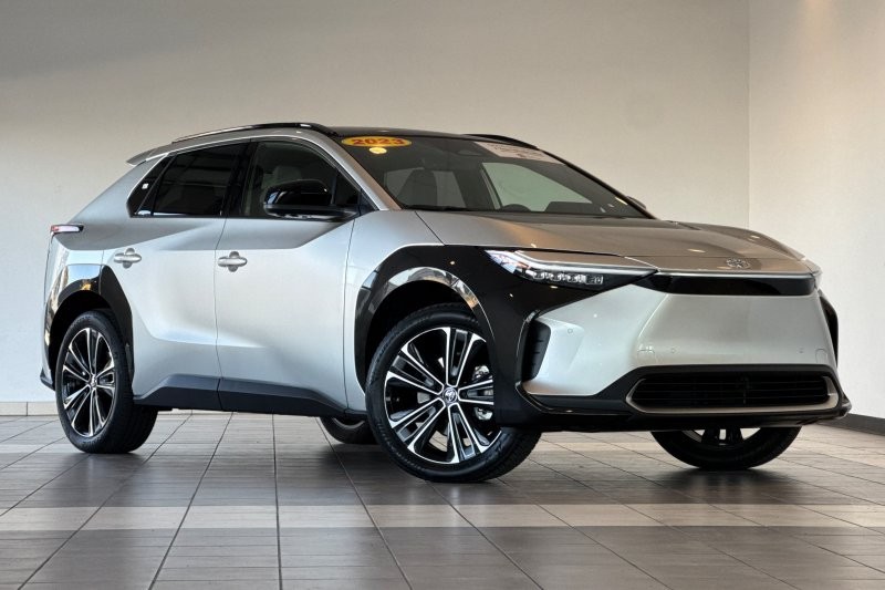 Toyota bZ4X Vehicle Full-screen Gallery Image 02